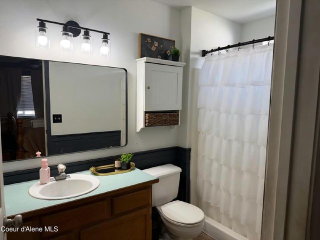 906 E Glacier Peak Dr, Post Falls, ID 83854