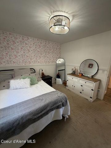 906 E Glacier Peak Dr, Post Falls, ID 83854