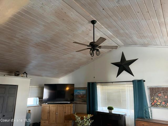 906 E Glacier Peak Dr, Post Falls, ID 83854