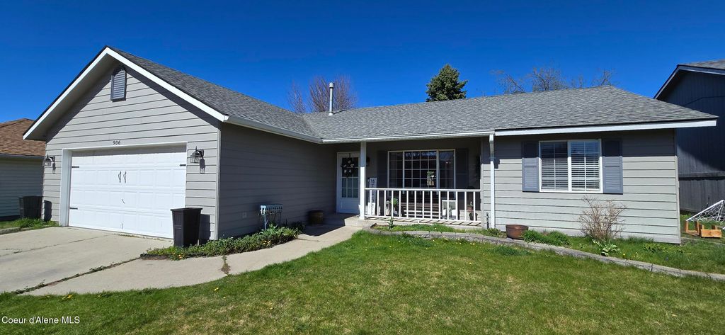 906 E Glacier Peak Dr, Post Falls, ID 83854