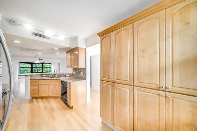 6109 Balboa 302 Circle 302, Boca Raton, FL 33433