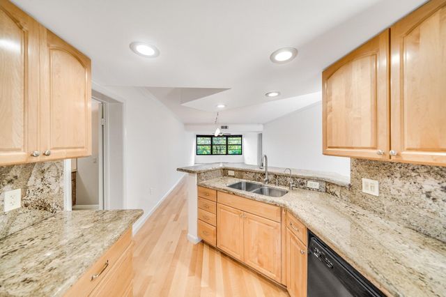 6109 Balboa 302 Circle 302, Boca Raton, FL 33433