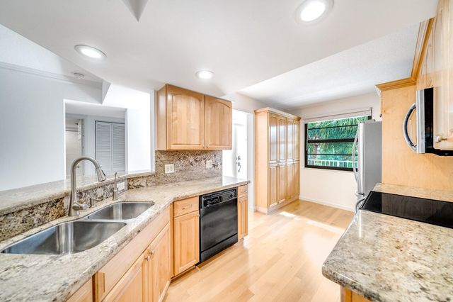 6109 Balboa 302 Circle 302, Boca Raton, FL 33433