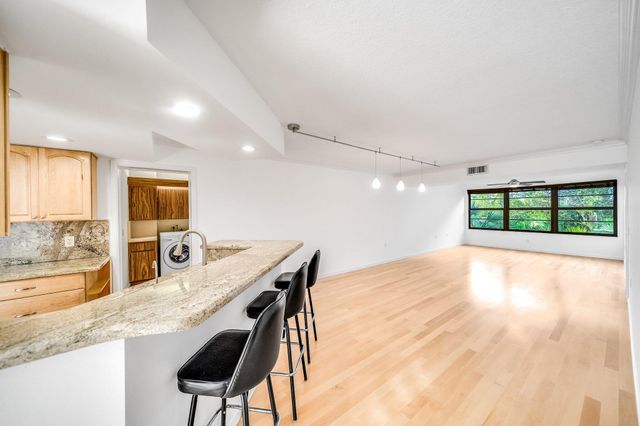 6109 Balboa 302 Circle 302, Boca Raton, FL 33433