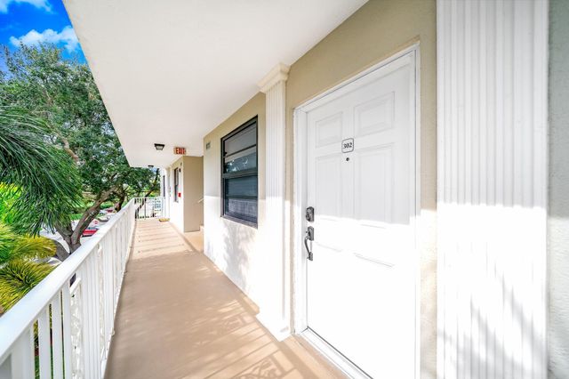 6109 Balboa 302 Circle 302, Boca Raton, FL 33433