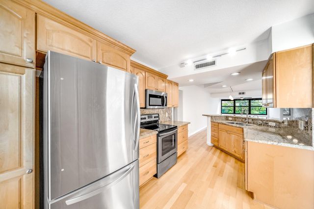 6109 Balboa 302 Circle 302, Boca Raton, FL 33433