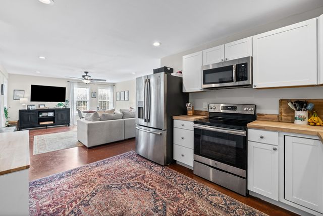 1317 Ewing Albright Rd, Ashland City, TN 37015