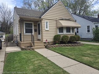19969 Elkhart Street, Harper Woods, MI 48225