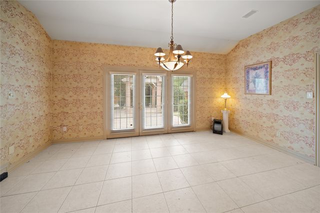 7402 Hollytree Drive, Tyler, TX 75703