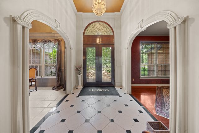 7402 Hollytree Drive, Tyler, TX 75703