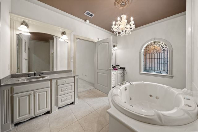 7402 Hollytree Drive, Tyler, TX 75703