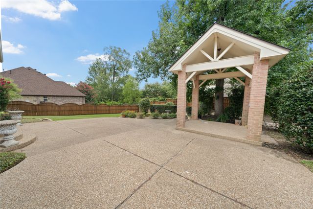7402 Hollytree Drive, Tyler, TX 75703
