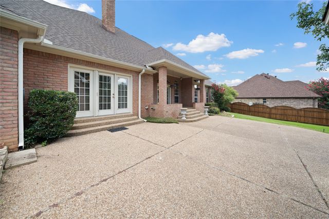 7402 Hollytree Drive, Tyler, TX 75703