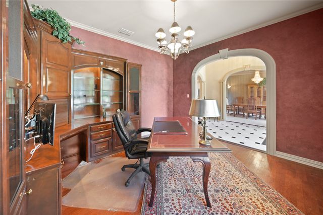 7402 Hollytree Drive, Tyler, TX 75703