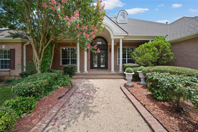 7402 Hollytree Drive, Tyler, TX 75703