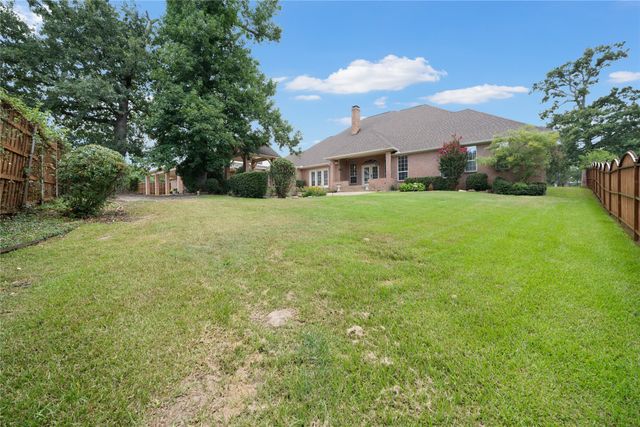 7402 Hollytree Drive, Tyler, TX 75703