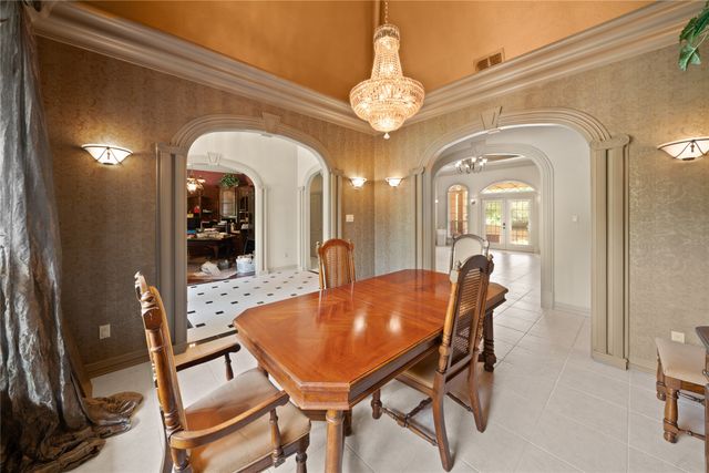 7402 Hollytree Drive, Tyler, TX 75703