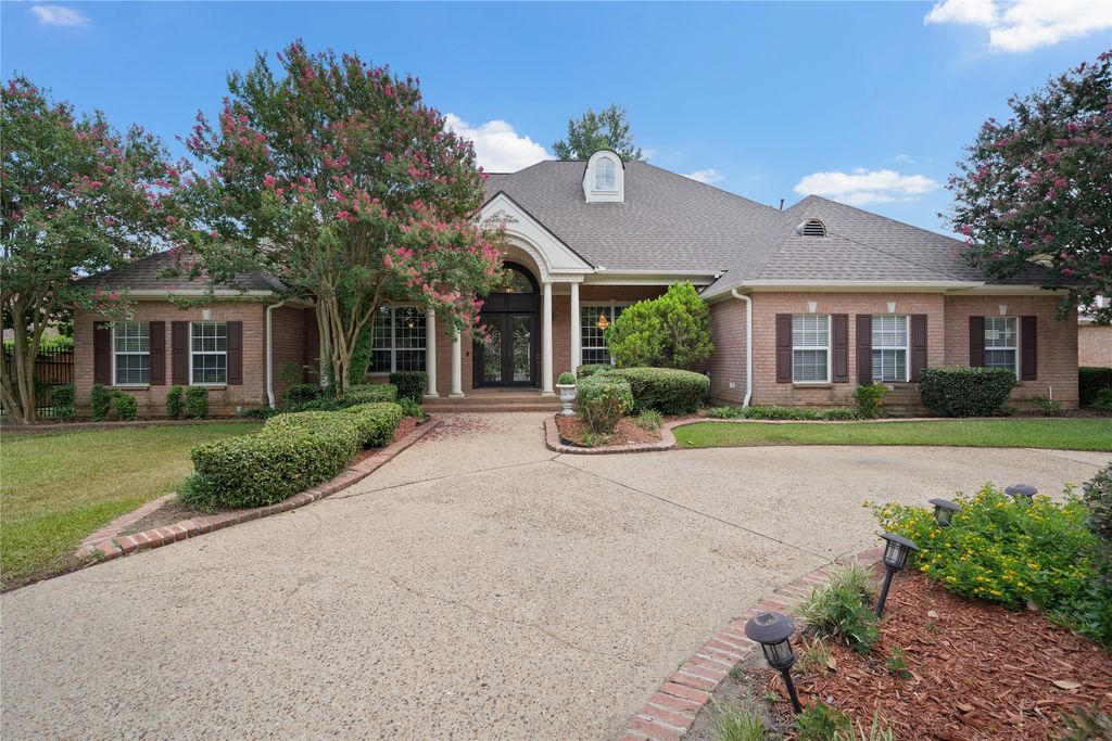 7402 Hollytree Drive, Tyler, TX 75703