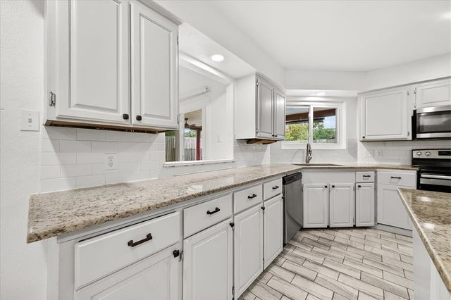 5025 Romford Dr, Corpus Christi, TX 78413