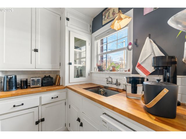 20 Nw 16TH Ave 215, Portland, OR 97209