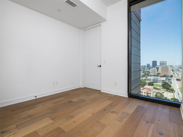 84 East Ave 2003, Austin, TX 78701