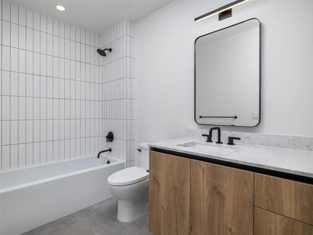 84 East Ave 2003, Austin, TX 78701