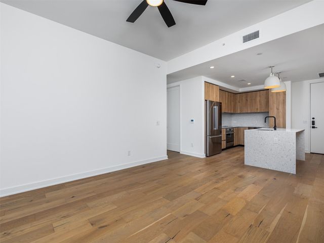 84 East Ave 2003, Austin, TX 78701