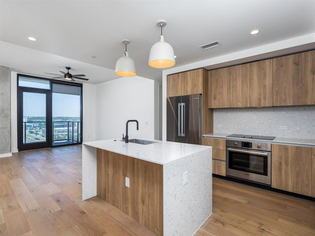 84 East Ave 2003, Austin, TX 78701