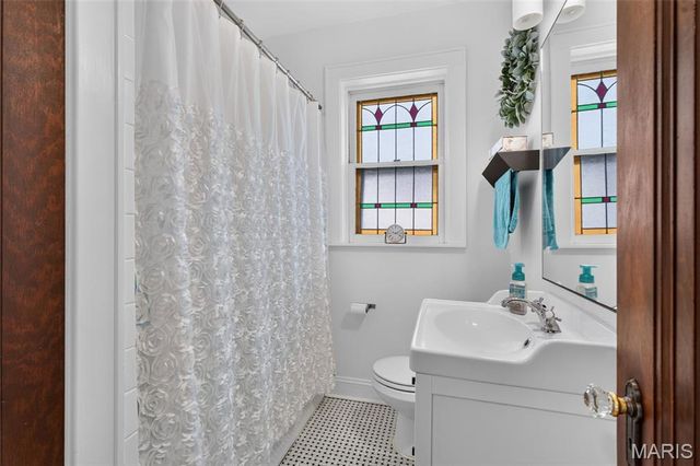 5460 Rhodes Avenue, St Louis, MO 63109