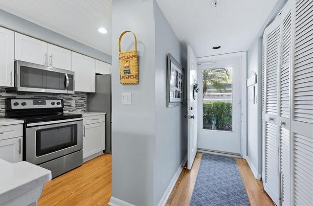 813 WEXFORD BOULEVARD 813, Venice, FL 34293