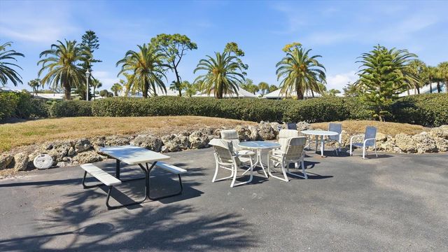 813 WEXFORD BOULEVARD 813, Venice, FL 34293