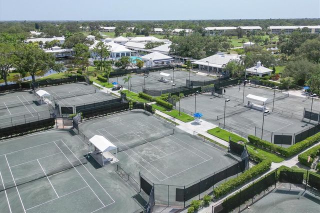 813 WEXFORD BOULEVARD 813, Venice, FL 34293