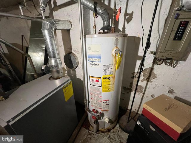 1809 S CHADWICK ST, Philadelphia, PA 19145