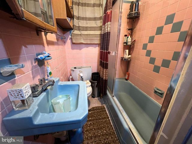 1809 S CHADWICK ST, Philadelphia, PA 19145