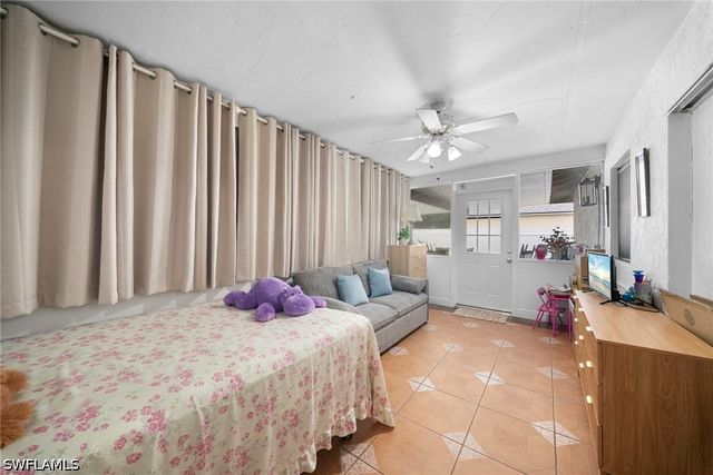 1216 SE 21st PL, Cape Coral, FL 33990