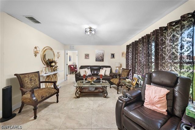 1216 SE 21st PL, Cape Coral, FL 33990