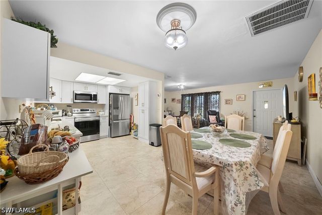 1216 SE 21st PL, Cape Coral, FL 33990
