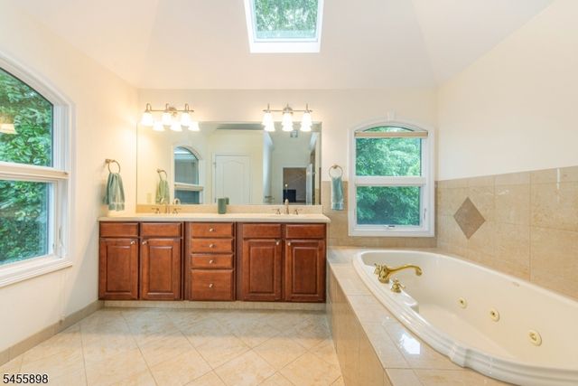 93 Coventry Way, Ringwood Boro, NJ 07456