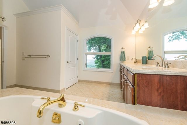 93 Coventry Way, Ringwood Boro, NJ 07456