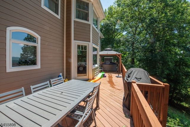 93 Coventry Way, Ringwood Boro, NJ 07456