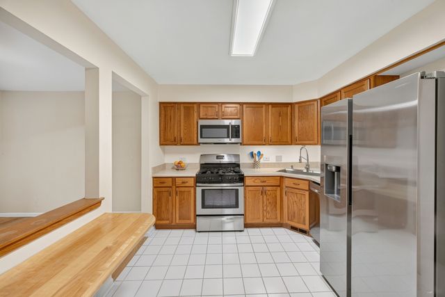 7827 Belle Rive Court, Tinley Park, IL 60477