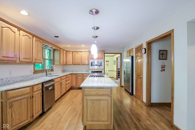 1884 Highland Cove, Carmel, IN 46280
