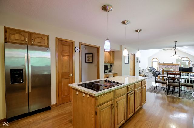 1884 Highland Cove, Carmel, IN 46280