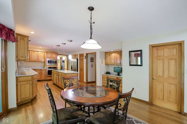 1884 Highland Cove, Carmel, IN 46280