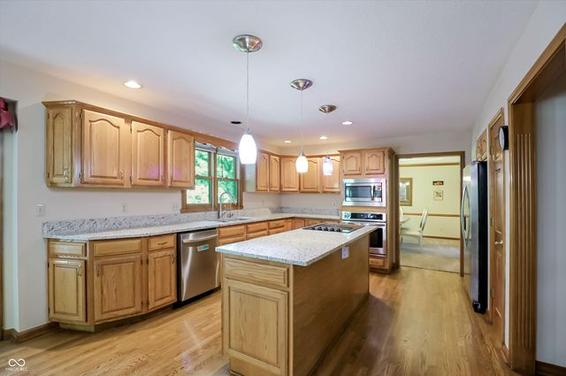 1884 Highland Cove, Carmel, IN 46280