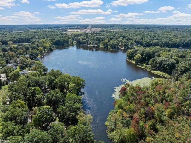 7195 Big Trail Drive, Holly Twp, MI 48442