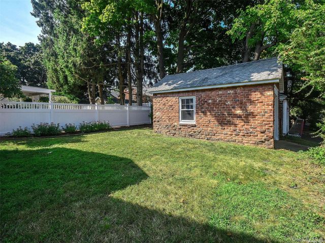 74 Irma Avenue, Port Washington, NY 11050