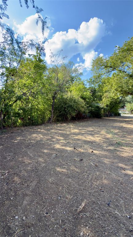 132 W College Street, Lewisville, TX 75057 — photo 3