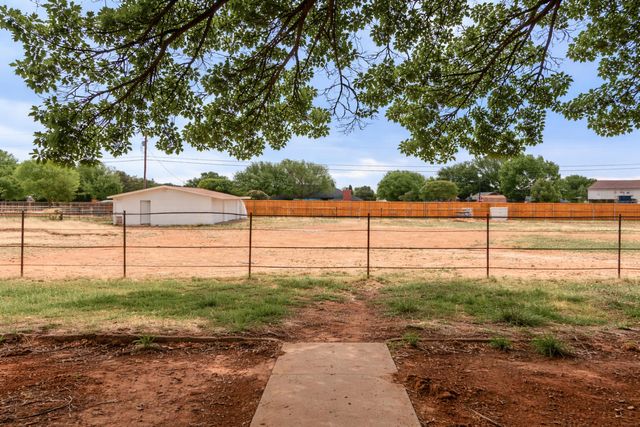 1707 Norwich Avenue, Lubbock, TX 79416