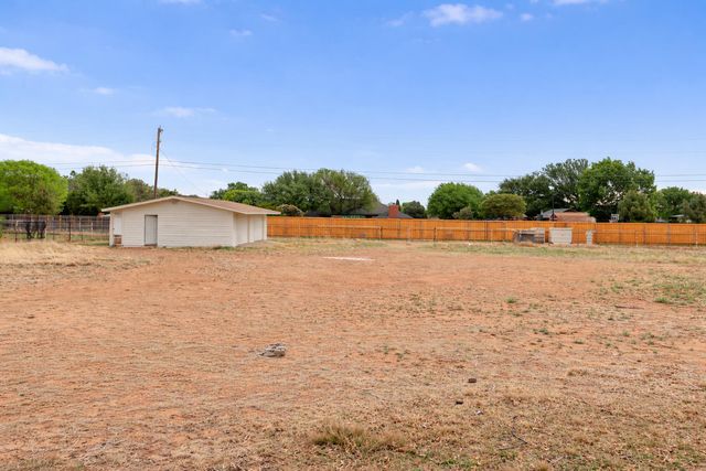 1707 Norwich Avenue, Lubbock, TX 79416